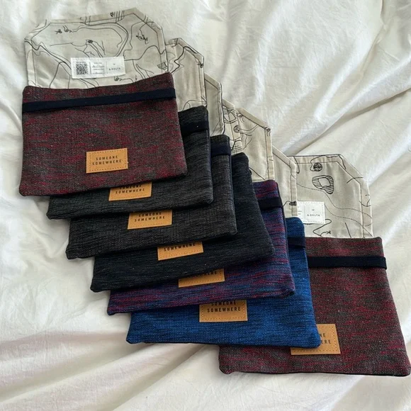 Set of 7 Delta One travel bags with matching eye shades - Picture 1 of 4